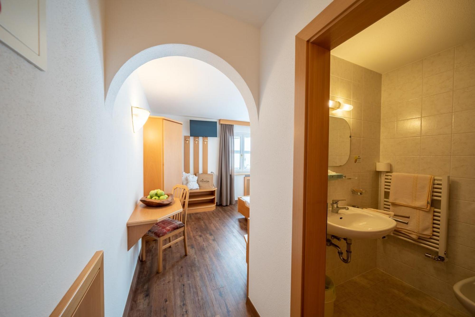 Hotel Christoph Olang Rum bild