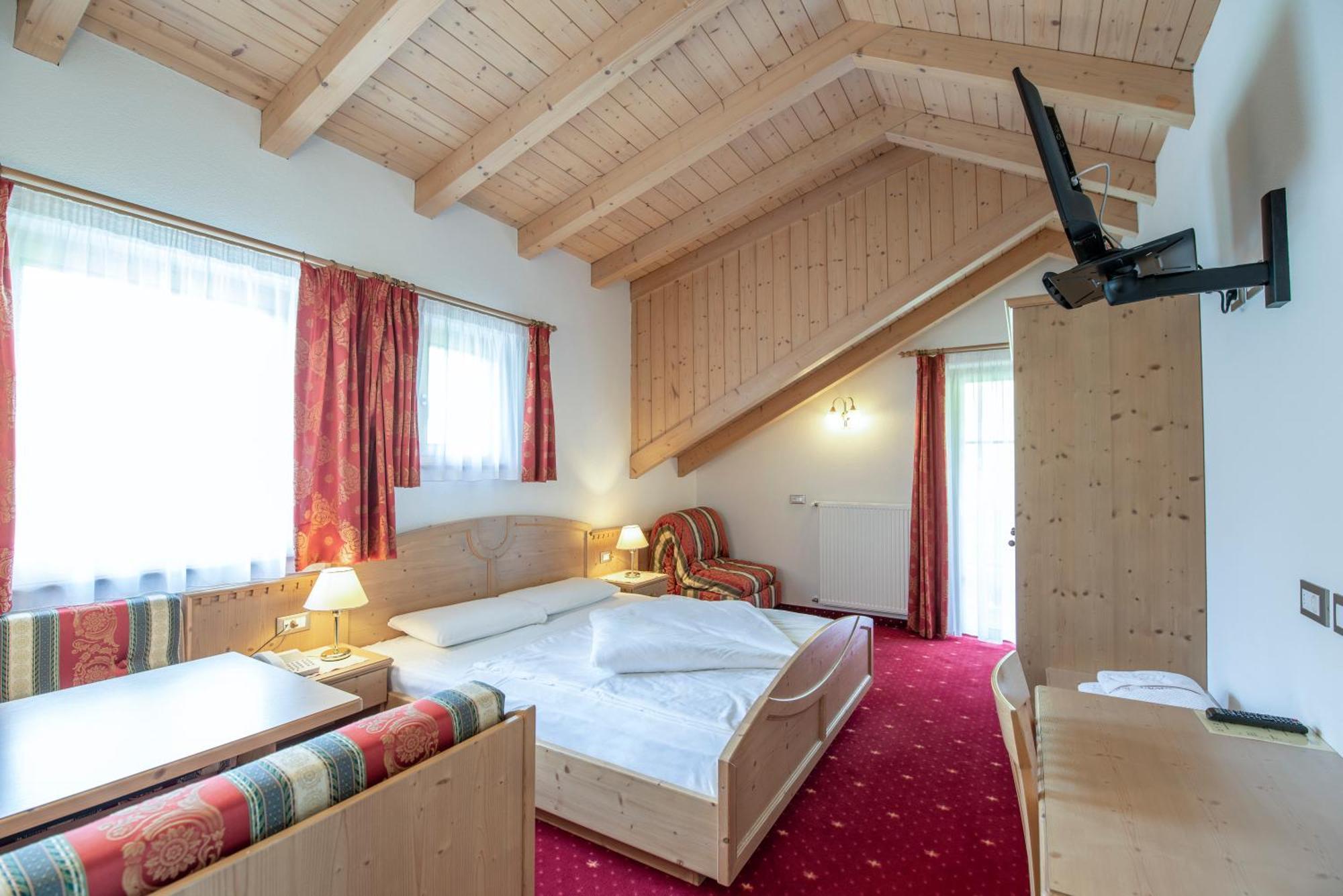 Hotel Christoph Olang Exteriör bild